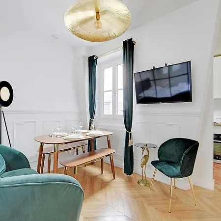 Pretty 2p - Ternes St Honore Paris